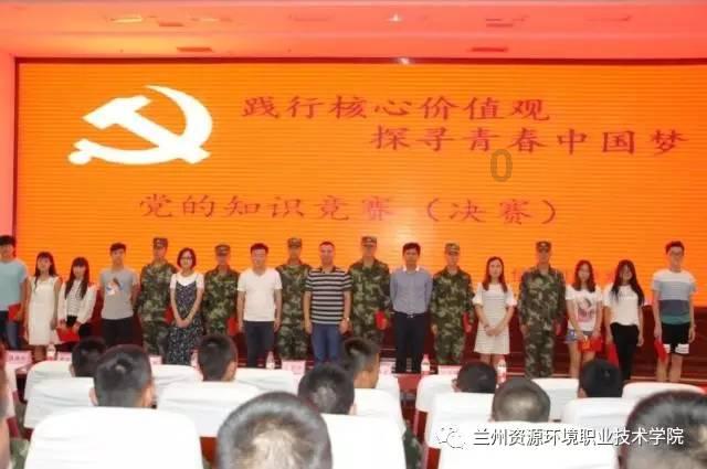 《绯闻女孩》男主艾德·维斯特维克与女星艾米·杰克逊官宣订婚